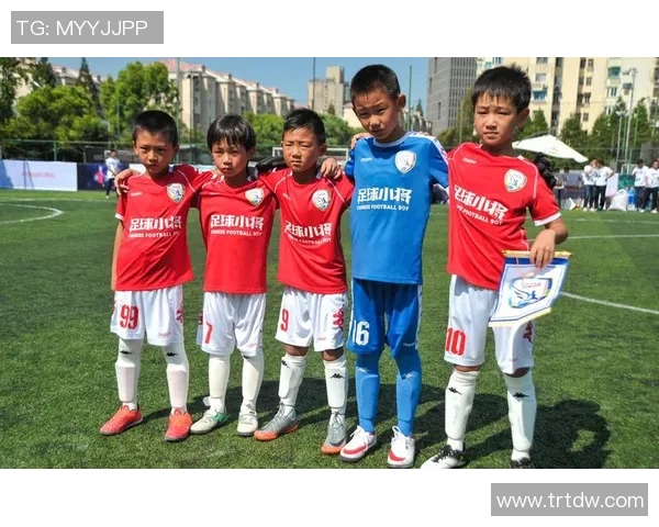 白旭尧足球明星崛起之路揭秘他如何成为年轻球员的榜样与偶像 白旭尧足球明星崛起之路揭秘他如何成为年轻球员的榜样与偶像