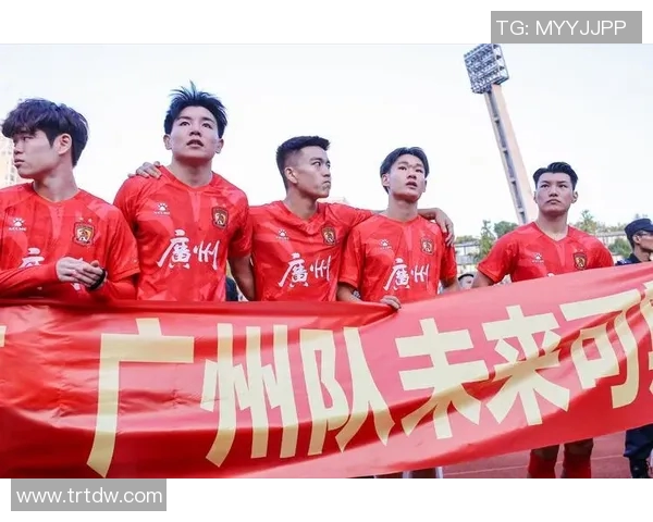 广州篮球队配合问题引发热议球迷与专家各执己见探讨未来发展方向 广州篮球队配合问题引发热议球迷与专家各执己见探讨未来发展方向